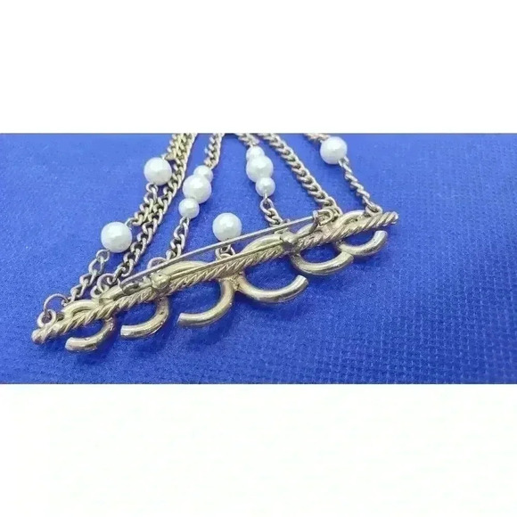 Vintage Brooch Gold Faux Pearl Long Bar Dangle Chain Waterfall 70s 80s - Picture 8 of 9